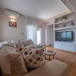 Tucked In 2Br Apt With Terrace In Budva