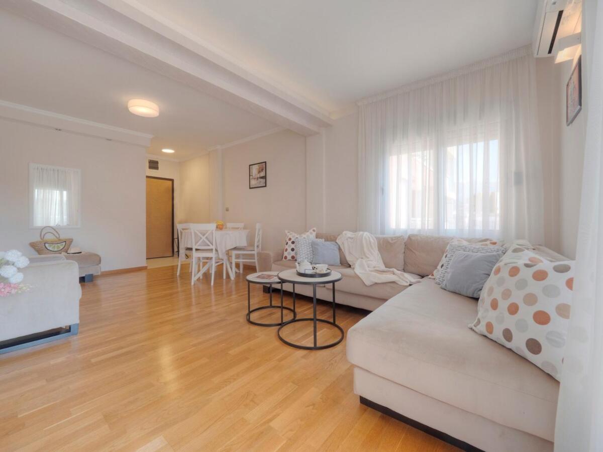 Apartman Tucked In 2br With Terrace In Budva