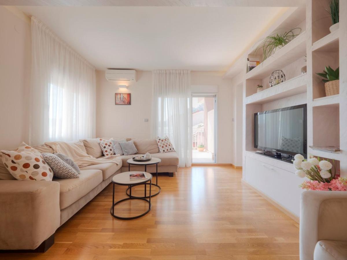 Apartman Tucked In 2br With Terrace In Budva