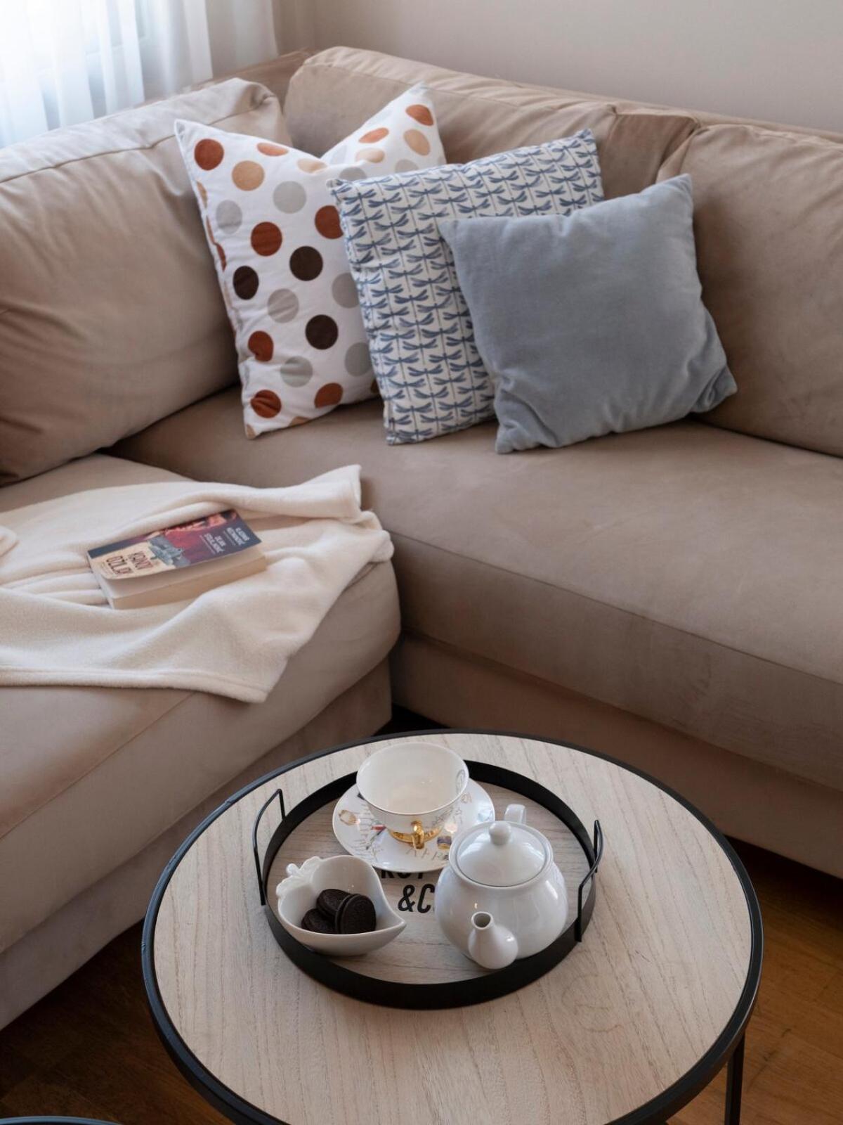 Tucked In 2br With Terrace In Apartman
