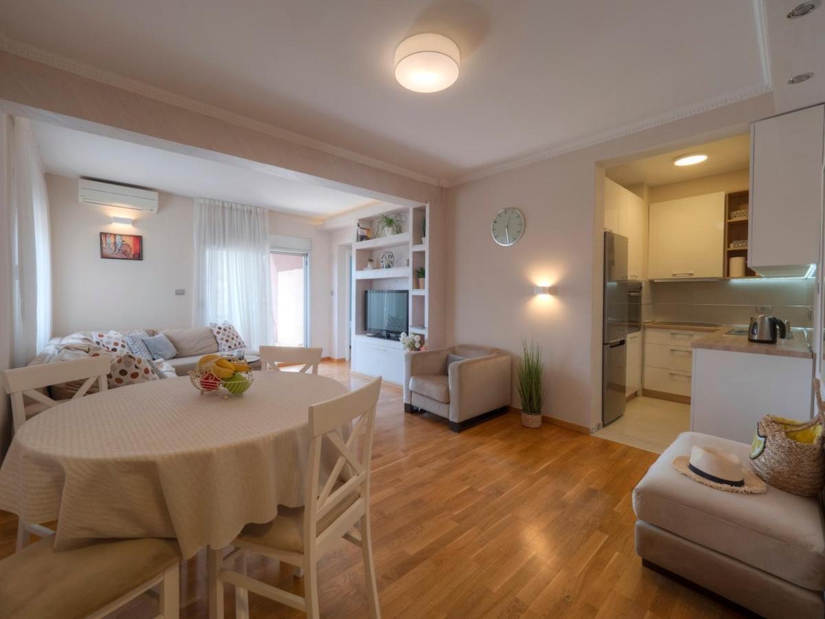 Tucked In 2br With Terrace In Budva